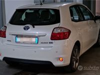 Usata Toyota Auris Hybrid Executive 99 CV (72 kW) 2011 Bianco Berlina