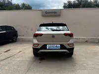 Usata VW T-Roc Life 110 CV (80 kW) 2024 Marrone SUV