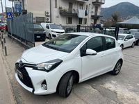 Usata Toyota Yaris Hybrid Active 74 CV (54 kW) 2015 Bianco Berlina