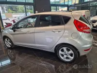 Usata Ford Fiesta 97 CV (71 kW) 2011 Grigio Berlina