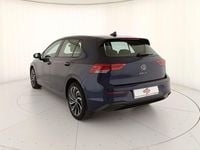 Usata VW Golf VIII Life 110 CV (80 kW) 2023 Atlantic blue metallizzato Berlina