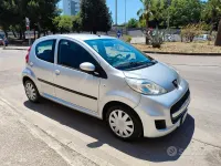 Usata Peugeot 107 68 CV (50 kW) 2012 Grigio Utilitaria