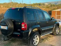 Usata Jeep Cherokee 163 CV (119 kW) 2006 Nero SUV