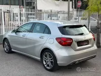 Usata Mercedes A180 109 CV (80 kW) 2017 Grigio Utilitaria