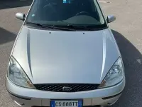 Usata Ford Focus Zetec 100 CV (73 kW) 2005 Grigio Berlina