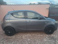 Usata Lancia Ypsilon 69 CV (50 kW) 2014 Grigio Utilitaria