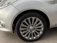 Usata Ford Fiesta Titanium 68 CV (50 kW) 2009 Grigio Utilitaria