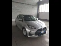 Usata Toyota Yaris Hybrid Active 92 CV (67 kW) 2024 Argento Berlina