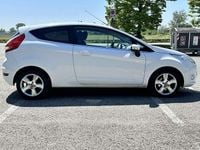 Usata Ford Fiesta Titanium 95 CV (69 kW) 2011 Bianco Berlina