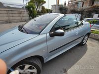 Usata Peugeot 206 CC 109 CV (80 kW) 2002 Grigio Cabrio