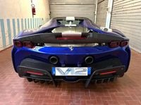 Usata Ferrari SF90 1001 CV (736 kW) 2024 Blu elettrico Cabrio