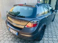 Usata Opel Astra Cosmo 110 CV (80 kW) 2009 Grigio Berlina