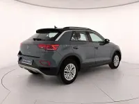 Usata VW T-Roc Life 116 CV (85 kW) 2025 Petroleum blue metallizzato nero SUV