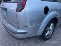 Usata Ford Focus 90 CV (66 kW) 2007 Grigio Station wagon