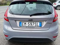 Usata Ford Fiesta Business Edition 97 CV (71 kW) 2012 Argento Berlina