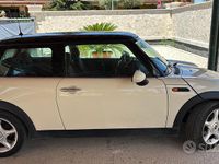 Usata Mini Cooper 90 CV (66 kW) 2004 Bianco Utilitaria