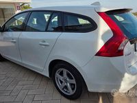 Usata Volvo V60 120 CV (88 kW) 2017 Bianco Station wagon