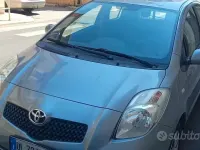 Usata Toyota Yaris 69 CV (50 kW) 2007 Grigio Utilitaria