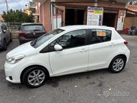 Usata Toyota Yaris 90 CV (66 kW) 2013 Bianco Utilitaria
