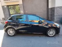 Usata Peugeot 208 82 CV (60 kW) 2018 Nero Utilitaria