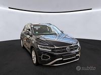 Usata VW T-Roc Life 110 CV (80 kW) 2023 Nero SUV