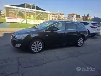 Usata Opel Astra Cosmo 125 CV (91 kW) 2011 Nero Station wagon
