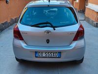 Usata Toyota Yaris Sol 101 CV (74 kW) 2009 Grigio Utilitaria