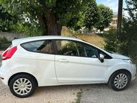 Usata Ford Fiesta 97 CV (71 kW) 2010 Bianco Utilitaria