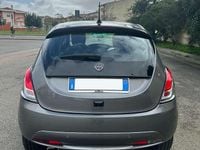 Usata Lancia Ypsilon 69 CV (50 kW) 2024 Grigio Utilitaria