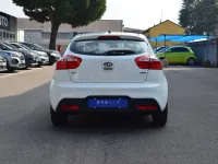 Usata Kia Rio 90 CV (66 kW) 2012 Bianco Berlina