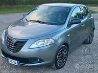 Usata Lancia Ypsilon 69 CV (50 kW) 2015 Grigio Utilitaria