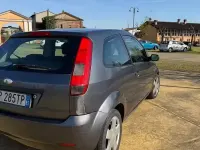 Usata Ford Fiesta 80 CV (58 kW) 2004 Grigio Utilitaria