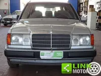 Usata Mercedes 200 136 CV (100 kW) 1993 Argento Station wagon
