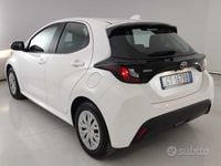 Usata Toyota Yaris Hybrid Active 92 CV (67 kW) 2025 Bianco Berlina