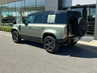 Usata Land Rover Defender SE Dynamic 200 CV (147 kW) 2022 Pangea green SUV