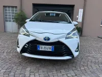 Usata Toyota Yaris Hybrid Active 73 CV (53 kW) 2017 Bianco Berlina
