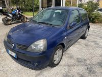 Usata Renault Clio II Initiale 82 CV (60 kW) 2004 Blu Berlina
