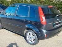 Usata Ford Fiesta Ghia 75 CV (55 kW) 2008 Nero Berlina
