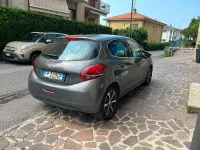 Usata Peugeot 208 Allure 82 CV (60 kW) 2018 Grigio Utilitaria