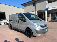 Usata Opel Vivaro 114 CV (83 kW) 2012 Grigio Monovolume