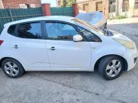 Usata Kia Venga 90 CV (66 kW) 2010 Bianco Utilitaria