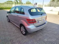 Usata Mercedes B180 Executive 109 CV (80 kW) 2011 Grigio Utilitaria
