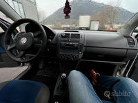 Usado VW Polo 75 CV (55 kW) 2006 Gris Utilitario