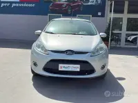 Usata Ford Fiesta Titanium 70 CV (51 kW) 2012 Grigio Berlina