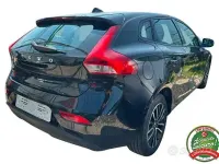 Usata Volvo V40 Business Edition 122 CV (89 kW) 2019 Nero Berlina