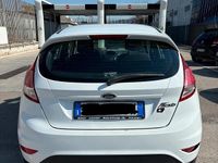 Usata Ford Fiesta 92 CV (67 kW) 2013 Bianco Utilitaria