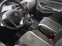 Usado Lancia Ypsilon Gold 69 HP (50 kW) 2015 Cinzento Citadino
