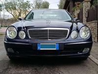 Usata Mercedes E220 Elegance 150 CV (110 kW) 2005 Blu/azzurro Berlina