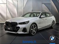 Nuova BMW 530e M Sport 299 CV (219 kW) 2025 Grigio Station wagon
