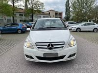 Usata Mercedes A180 Avantgarde 116 CV (85 kW) 2011 Bianco Utilitaria
